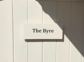 The Byre at Heartwood，位于Ticehurst的自助式住宿
