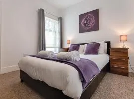 River House with Parking - TV in Every Bedroom!