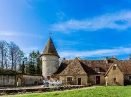 Beautiful Castle in Le Veurdre with Private Pool