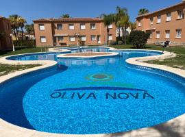 Apartment Sevilla III Golf ,big pool and seaside，位于奥利瓦的酒店