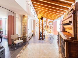 Molino Candeal Hotel Boutique & Apartamentos，位于Caniles的酒店