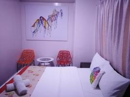 HalfWay House Hostel Mactan Cebu Airport，位于麦克坦的酒店