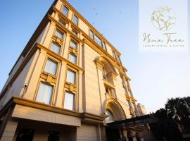 Nine Tree Luxury Hotel & Suites Lahore，位于拉合尔时尚塔购物中心附近的酒店