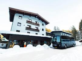 Contiki Haus Schöneck，位于布里克森谷地霍普夫加尔滕的青旅