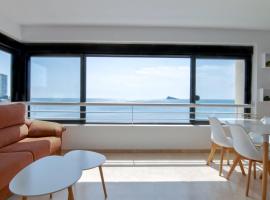 Luminoso Apartamento en Primera L&iacute;nea de Playa，位于贝尼多姆的酒店