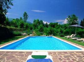 Magnificent Holiday Home in Amandola with 2 Private Pools，位于Amandola的度假屋