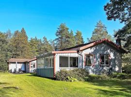 8 person holiday home in HEN N，位于Henån的酒店