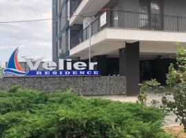 Velier Apartments 38 and 49，位于马马亚库多斯海滩附近的酒店