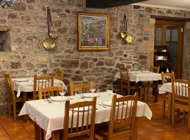 Santamaria Hostal Restaurante，位于Doneztebe的酒店