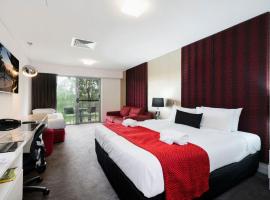 城市高尔夫俱乐部汽车旅馆，位于土乌巴南昆士兰大学 - 图翁巴附近的酒店