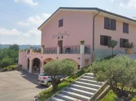 瑞莱斯黑马酒店