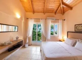 Almondtree House Exanthia - Private Parking