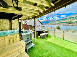 Amazing Alps and Loch views - HOT TUB and pet friendly，位于阿罗柴尔的自助式住宿