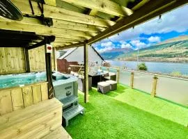 Amazing Alps and Loch views - HOT TUB and pet friendly