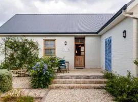 Nerf-af Cottage and private ROOMs at Onrus , Hermanus