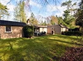 Appealing Holiday Home in Guelders near Forest，位于洛赫姆的乡村别墅