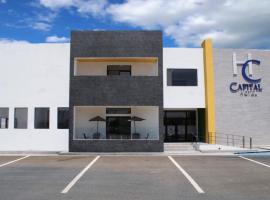 Hotel Capital Frontera，位于蒙克洛瓦的酒店