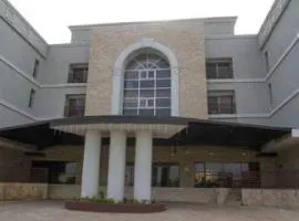 Full Moon Hotel - Premiere