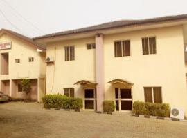 Room in Lodge - Grand Serene Hotel-ibadan，位于伊巴丹的酒店