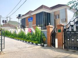 Room in Lodge - Lois Hotel Abuja，位于Jabi的酒店