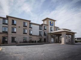 Comfort Inn Crystal Lake - Algonquin，位于克里斯特尔莱克的酒店