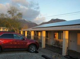 Borrego Springs Motel，位于博雷戈斯普林斯的汽车旅馆