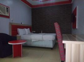 Dublina Suites，位于Festac Town的酒店