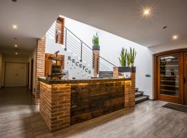 Hotel Hanzel，位于Miroslav的酒店