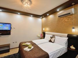 Fantasy Apartaments and studios Avenue комплекс Фантазия Хисаря，位于希萨里亚的带泳池的酒店