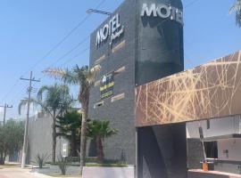 Motel Pedregal Suites，位于圣胡安德里奥的酒店