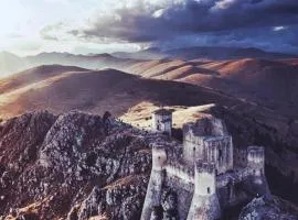 IL BORGO DI ROCCA CALASCIO