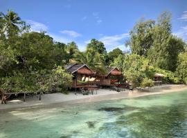 TABARI DIVE LODGE，位于Pulau Mansuar的木屋