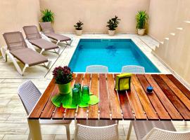 Casa Mediterránea con piscina privada en Palamós，位于帕拉莫斯的酒店