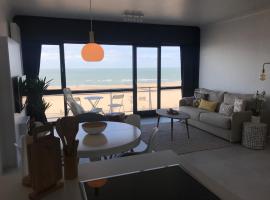 Luxury Seaview Apartment with free private garage，位于奥斯坦德的海滩短租房