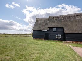 The Hayloft Valley Farm Barns Snape Air Manage Suffolk，位于萨克斯曼德姆的公寓