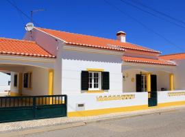 AL Casa das Andorinhas，位于阿尔莫格拉维的住宿加早餐旅馆