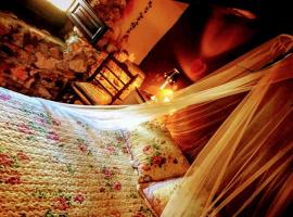 Room in Guest room - Romantic getaway to Valeria，位于Valeria的酒店