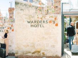 Warders Hotel Fremantle Markets，位于弗里曼特罗特内斯特岛机场 - RTS附近的酒店