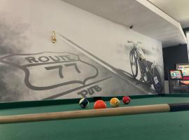 Route77 hostel，位于托斯科拉诺-马德尔诺的酒店