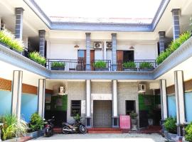 Hotel Salma Syariah Mitra RedDoorz near Terminal Baru Kediri，位于谏义里的酒店