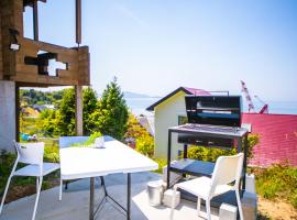 Awaji Seaside Log house in Goshiki，位于洲本市的酒店