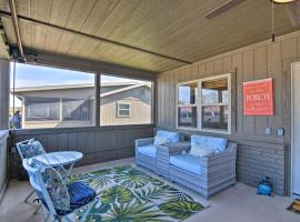 Resort Cabin with Nearby Pool and Lake Access!，位于Lampe的酒店