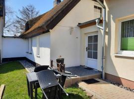 Ferienhaus Silke - östlich der Dorfstraße in Grieben Insel Hiddensee，位于Grieben的酒店