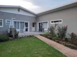 Dennecres4GuestRooms，位于塞雷斯的酒店