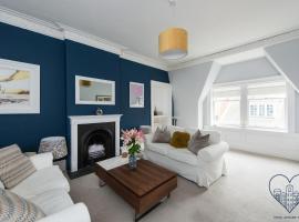 Bright 2 bed apartment North Berwick High Street，位于北贝里克的酒店