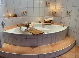 Wellness-Auszeit mit privater Sauna & Whirlpool - Landruhe nach Rothenburg ob der Tauber