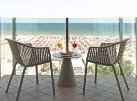 Hotel Regina in spiaggia，位于里米尼米拉麦勒的酒店