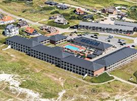 4 person holiday home on a holiday park in Fan&oslash;，位于凡岛的带泳池的酒店