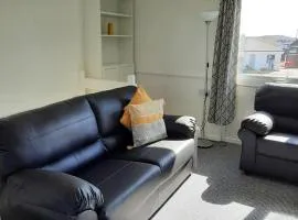 2 Storey 3 Bedroom Chalet -Outdoor Swimming Pool - sleeps up to 6 - 5 min walk to the Beach, near Broads and Great Yarmouth