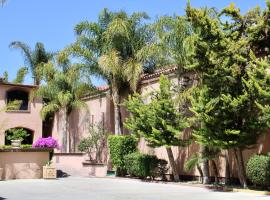 Estancia Inn，位于特卡特的酒店